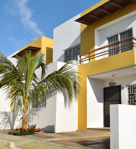 Casas, suites y departamentos en venta al pie del mar. Playas, Village